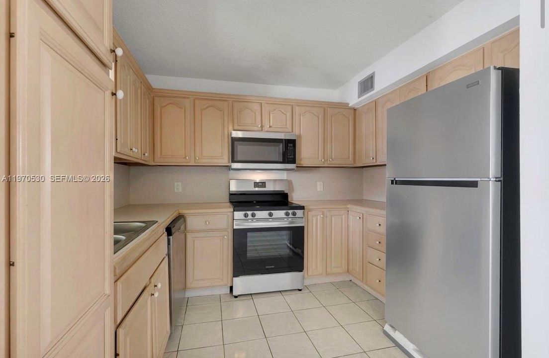 En Venta: $220,000 (2 camas, 2 baños, 957 Pies cuadrados)