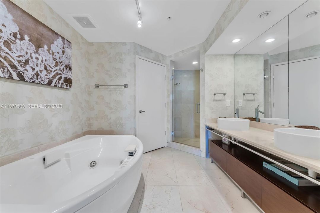 For Sale: $1,289,000 (2 beds, 2 baths, 1342 Square Feet)