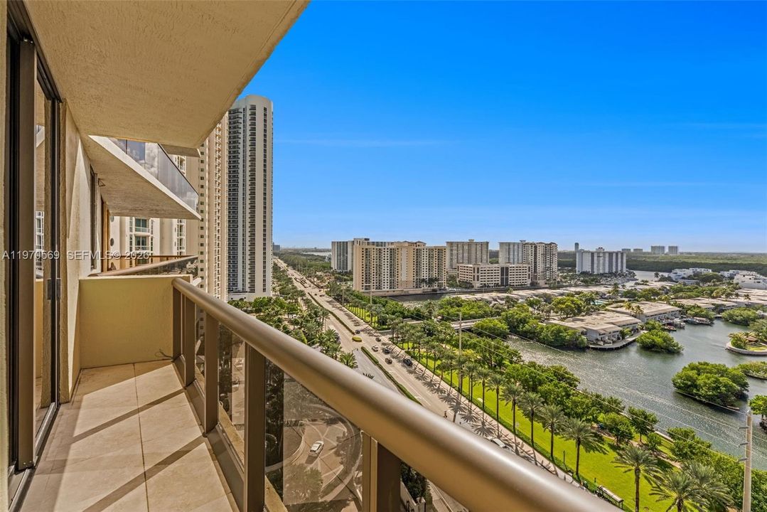 For Sale: $1,289,000 (2 beds, 2 baths, 1342 Square Feet)