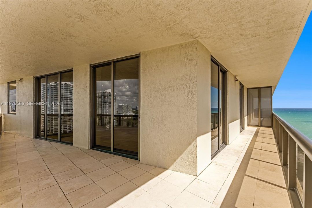 For Sale: $1,289,000 (2 beds, 2 baths, 1342 Square Feet)