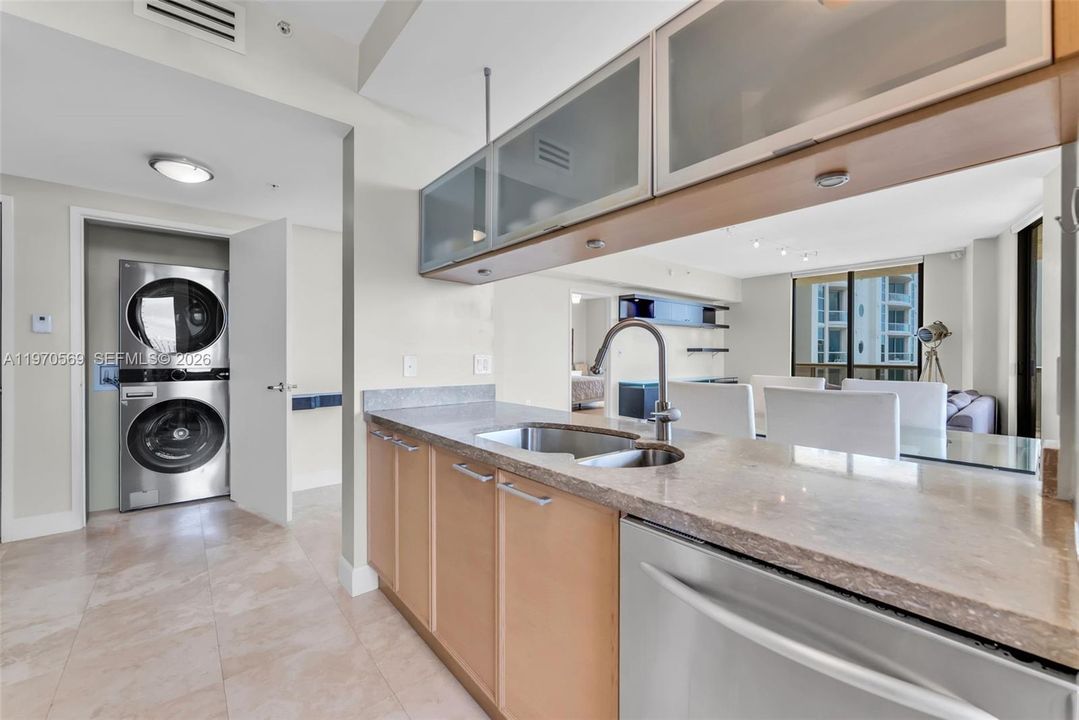 For Sale: $1,289,000 (2 beds, 2 baths, 1342 Square Feet)