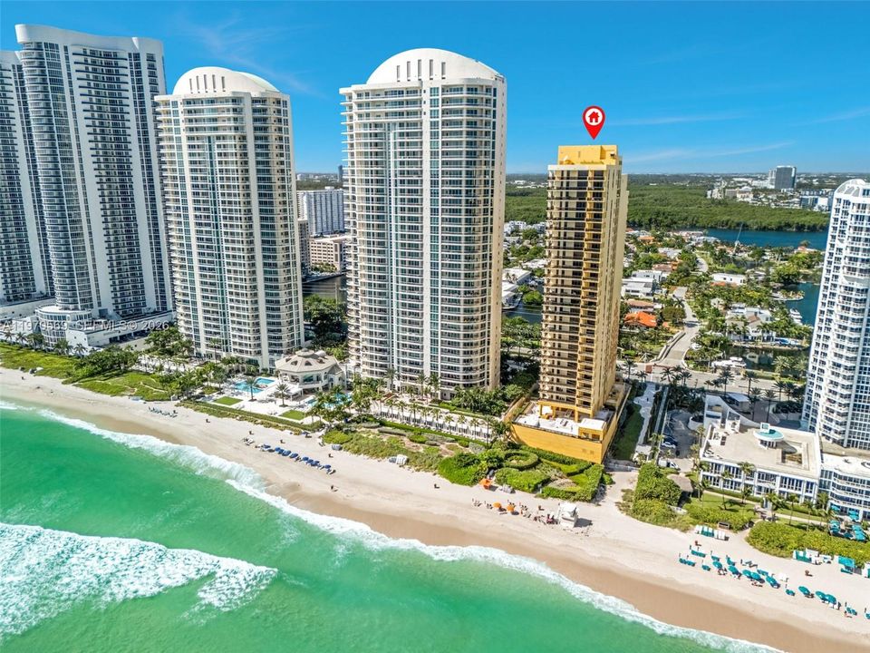 For Sale: $1,289,000 (2 beds, 2 baths, 1342 Square Feet)