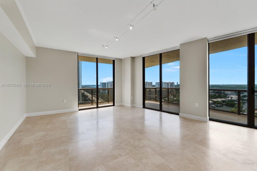 For Sale: $1,289,000 (2 beds, 2 baths, 1342 Square Feet)
