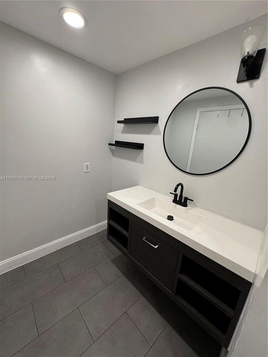 Activo con contrato: $259,999 (2 camas, 1 baños, 870 Pies cuadrados)