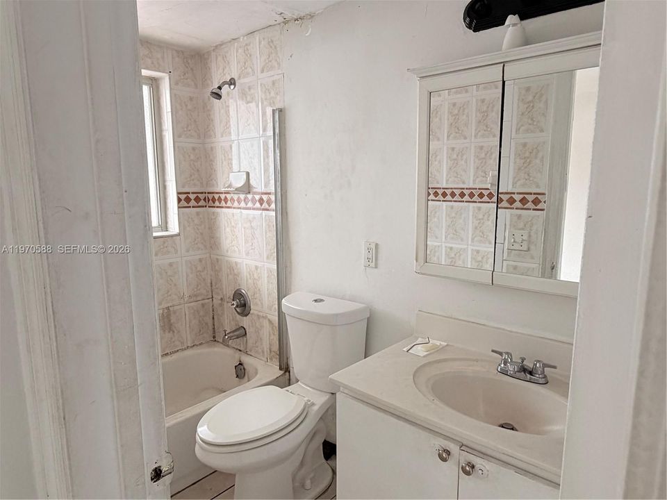 Recently Sold: $140,000 (1 beds, 1 baths, 658 Square Feet)