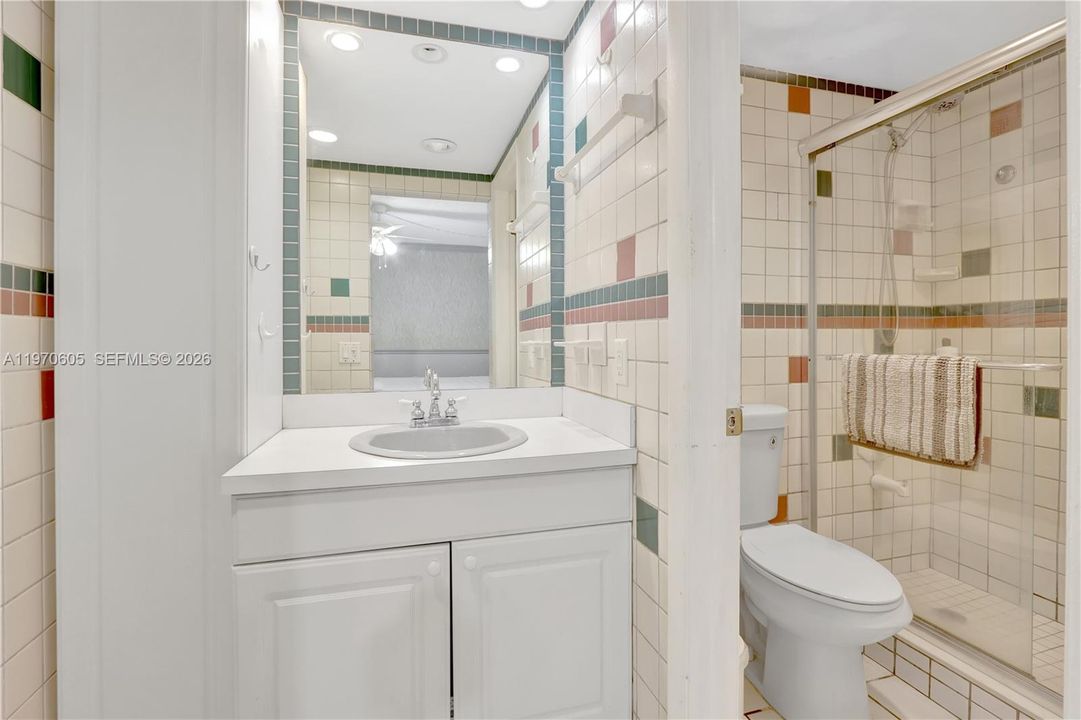 For Sale: $269,000 (2 beds, 2 baths, 936 Square Feet)