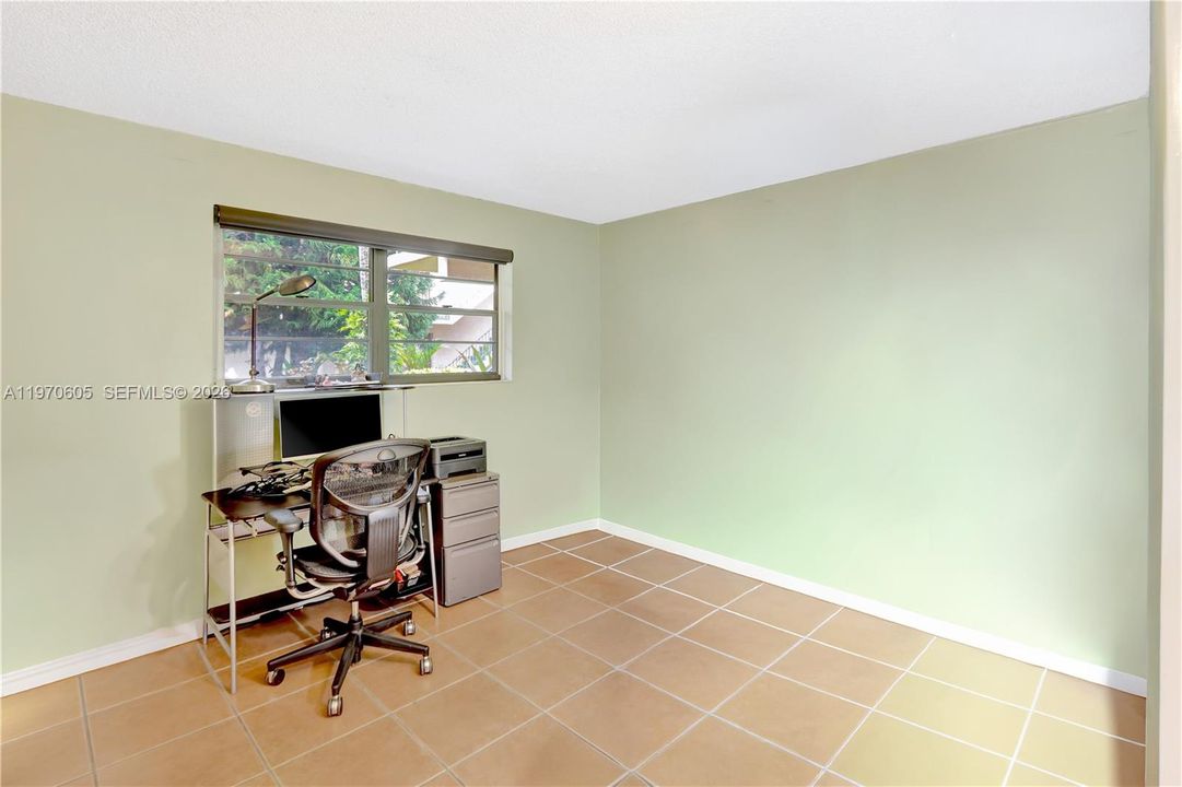 For Sale: $269,000 (2 beds, 2 baths, 936 Square Feet)