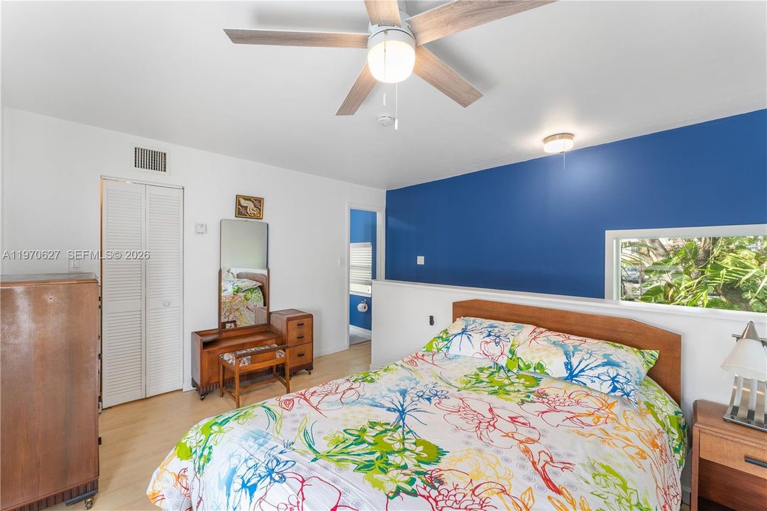 Guest cottage - upstairs bedroom