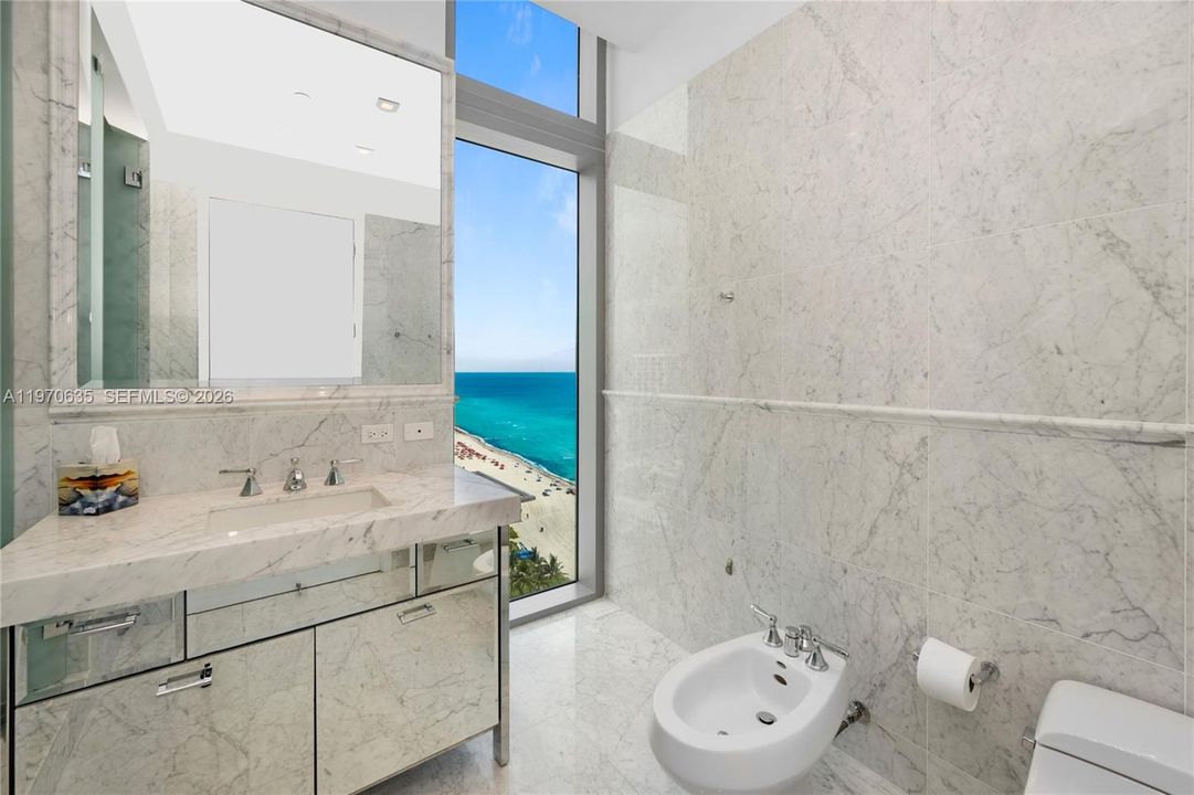 En Venta: $3,850,000 (2 camas, 4 baños, 2703 Pies cuadrados)