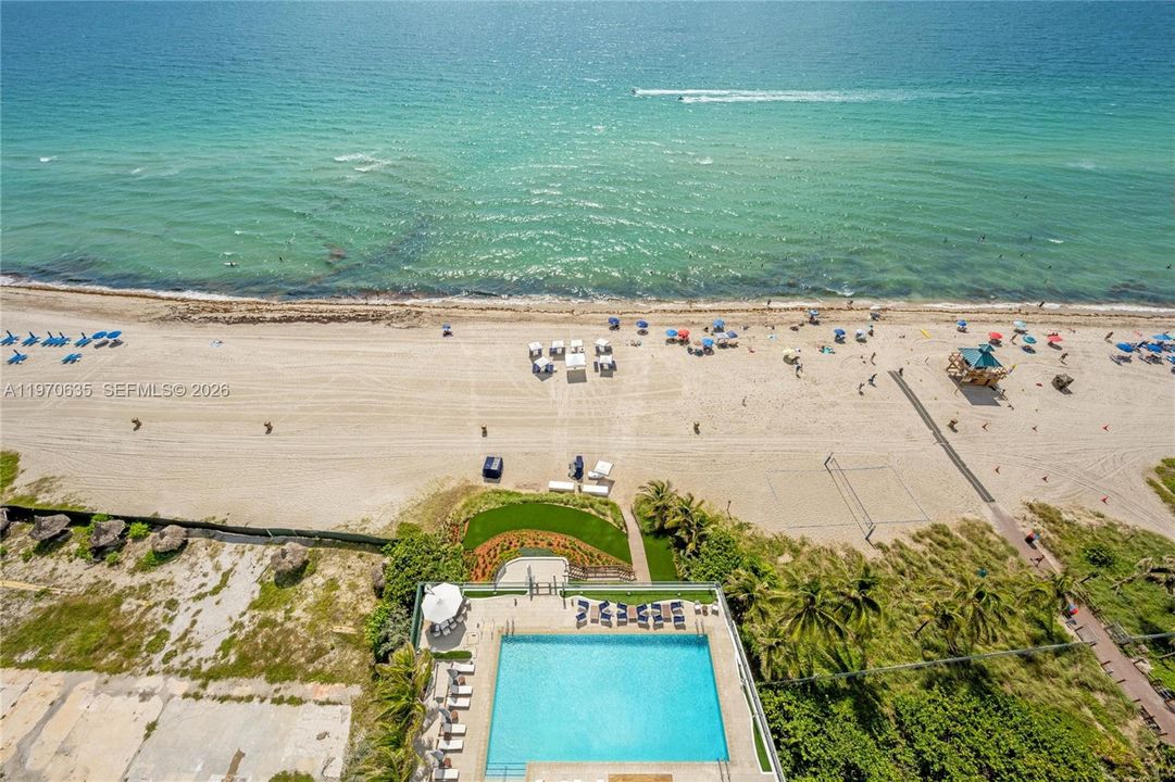 En Venta: $3,850,000 (2 camas, 4 baños, 2703 Pies cuadrados)