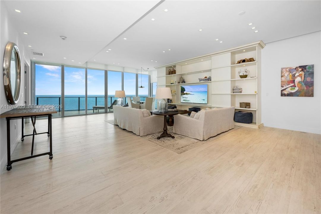 En Venta: $3,850,000 (2 camas, 4 baños, 2703 Pies cuadrados)