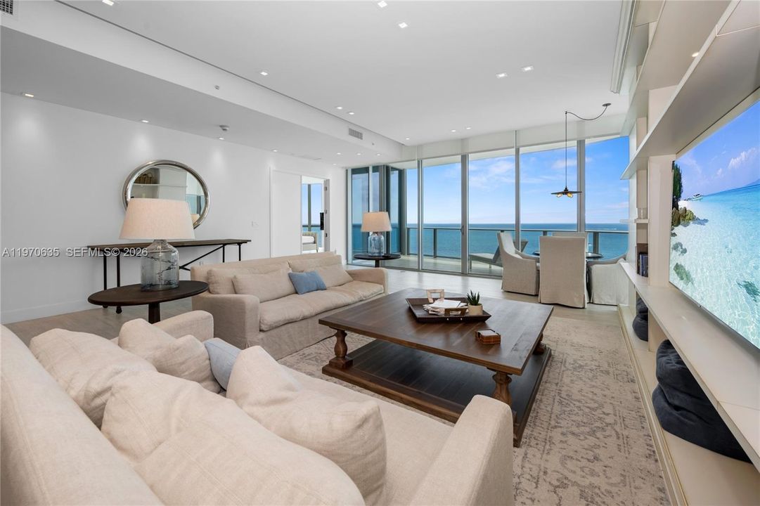 En Venta: $3,850,000 (2 camas, 4 baños, 2703 Pies cuadrados)