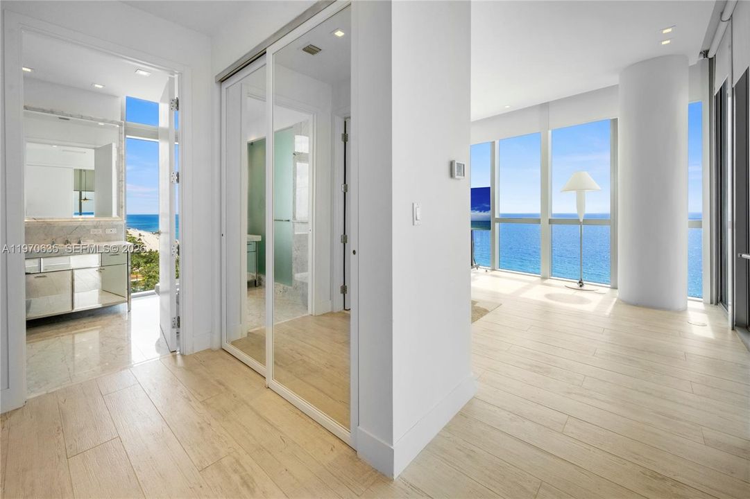 En Venta: $3,850,000 (2 camas, 4 baños, 2703 Pies cuadrados)