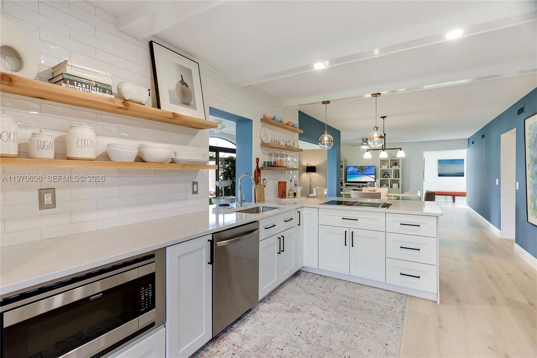 Updated Kitchen w Viking Appliance