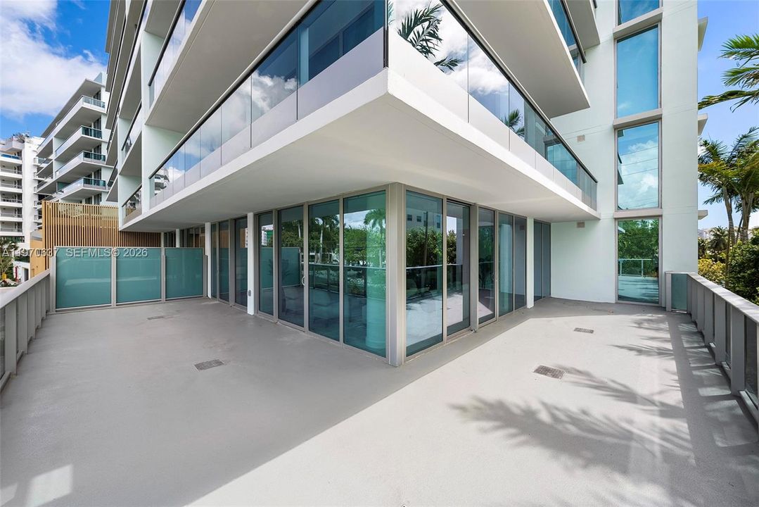 Недавно продано: $1,695,000 (2 спален, 2 ванн, 1420 Квадратных фут)