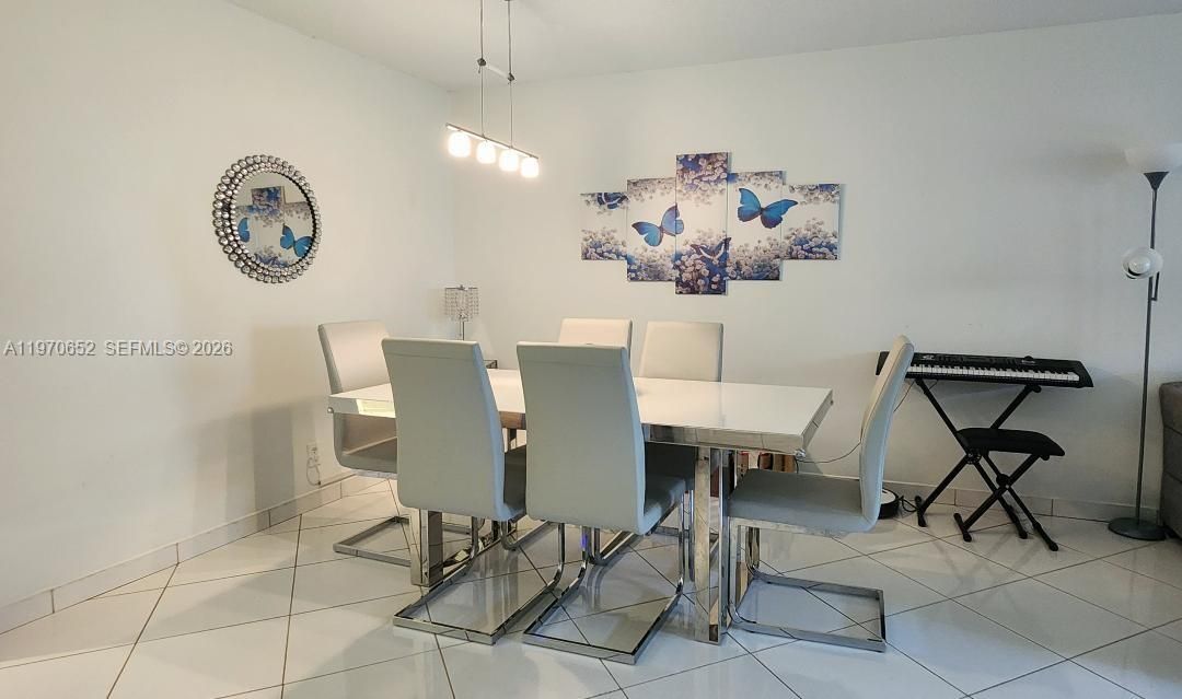 For Sale: $321,999 (2 beds, 2 baths, 1256 Square Feet)