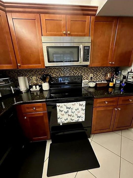 For Sale: $321,999 (2 beds, 2 baths, 1256 Square Feet)