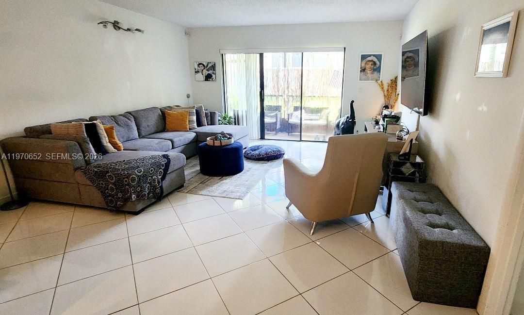 For Sale: $321,999 (2 beds, 2 baths, 1256 Square Feet)