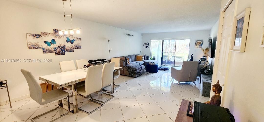 For Sale: $321,999 (2 beds, 2 baths, 1256 Square Feet)