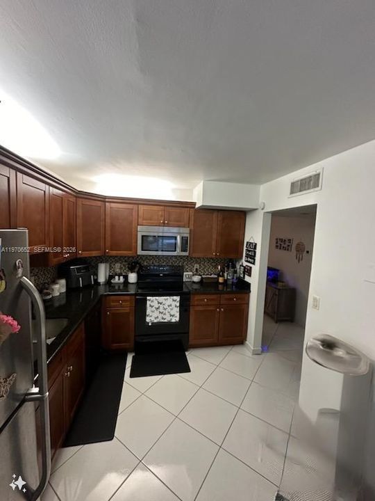 For Sale: $321,999 (2 beds, 2 baths, 1256 Square Feet)