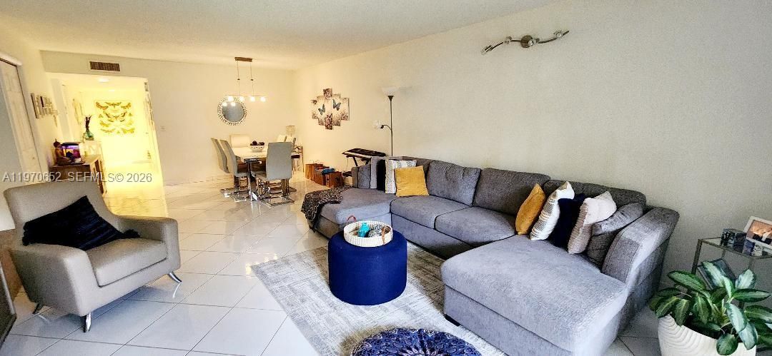 For Sale: $321,999 (2 beds, 2 baths, 1256 Square Feet)