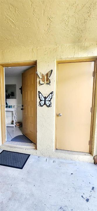 For Sale: $321,999 (2 beds, 2 baths, 1256 Square Feet)