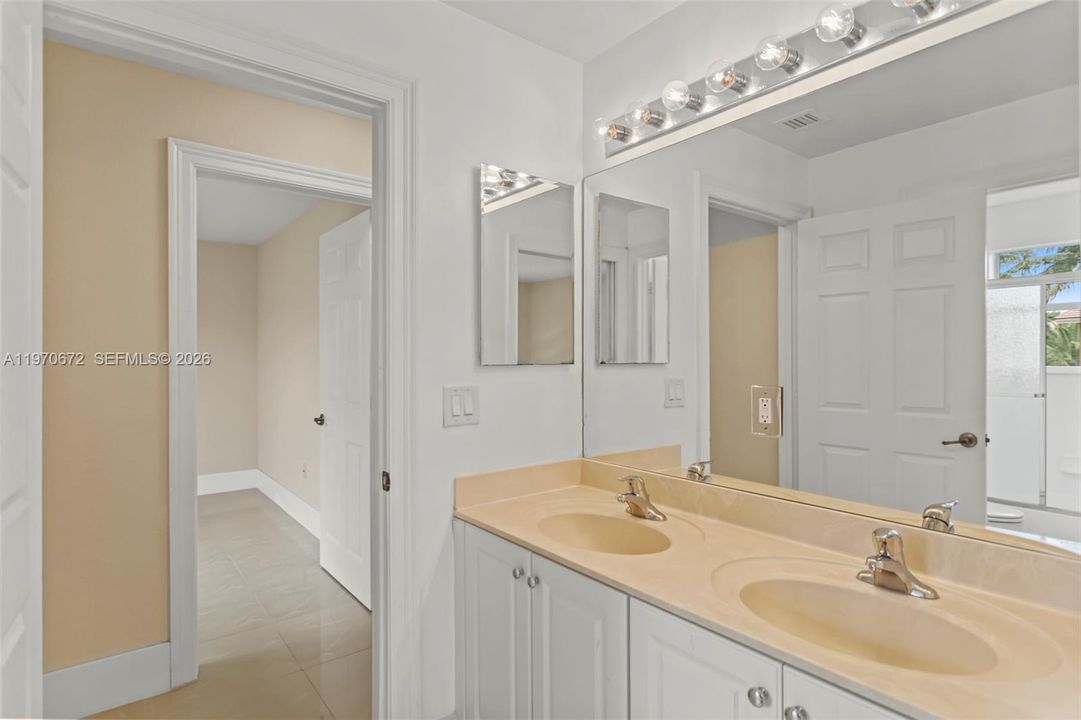 Active With Contract: $5,700 (5 beds, 3 baths, 2771 Square Feet)