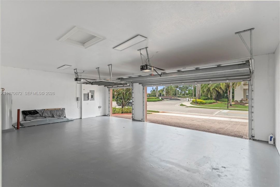 Active With Contract: $5,700 (5 beds, 3 baths, 2771 Square Feet)