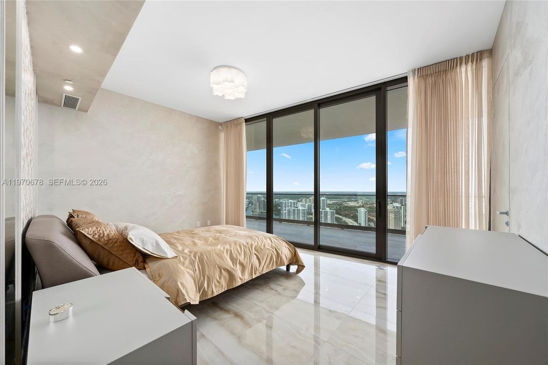 En Venta: $2,589,900 (2 camas, 2 baños, 1264 Pies cuadrados)