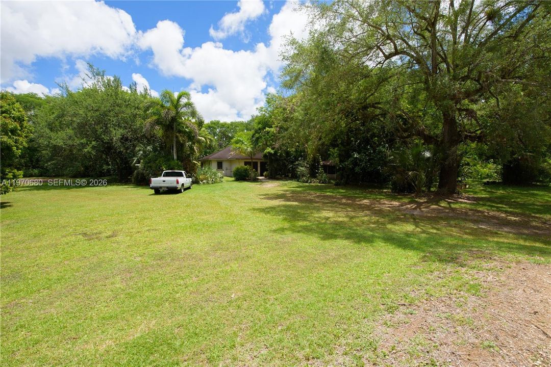 GUEST HOUSE 2/2 IN BACK OF PROPERTY