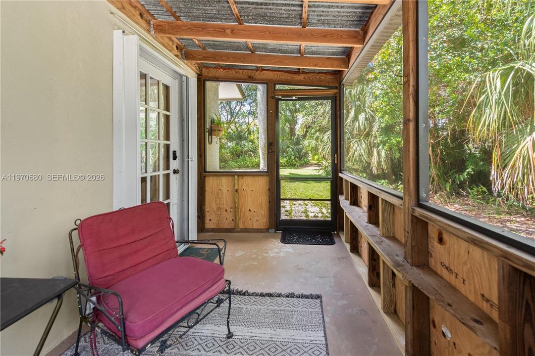 STUDIO SCREEN PATIO