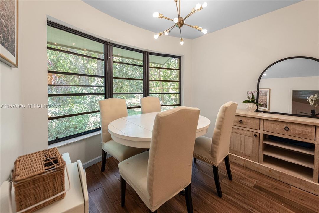 2/2 GUEST HOUSE DINING AREA WITH BAY WINDOWS