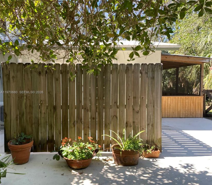 BACK VIEW OF STUDIO OPEN AIR AND SCREEN PATIO