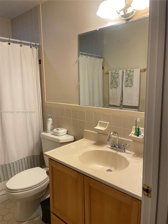 2 BED/ 2 BATH  GUEST HOUSE BATHROOM