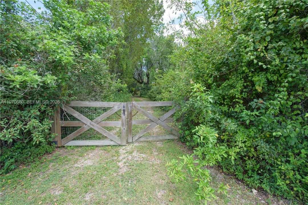 SEPARATE ENTRANCE/GATE TO ATTACHED STUDIO APT.