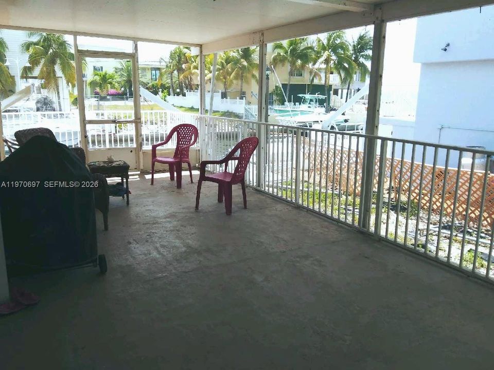 For Sale: $895,000 (2 beds, 2 baths, 720 Square Feet)
