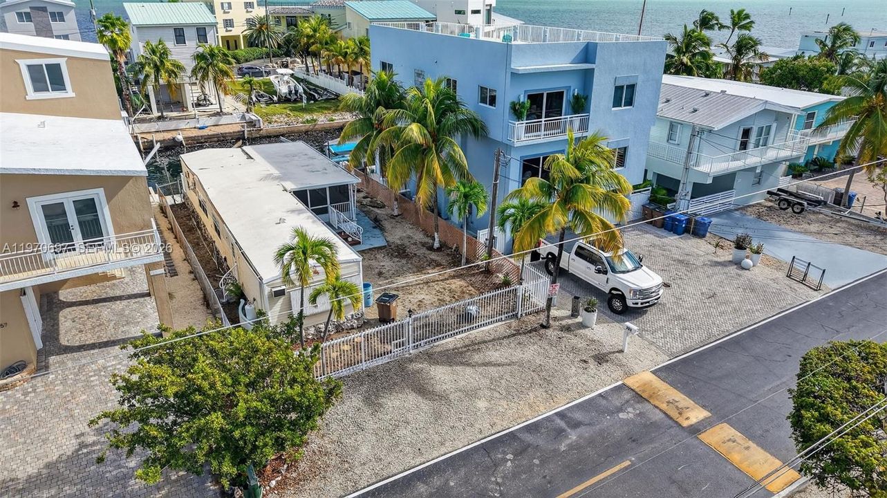 For Sale: $895,000 (2 beds, 2 baths, 720 Square Feet)