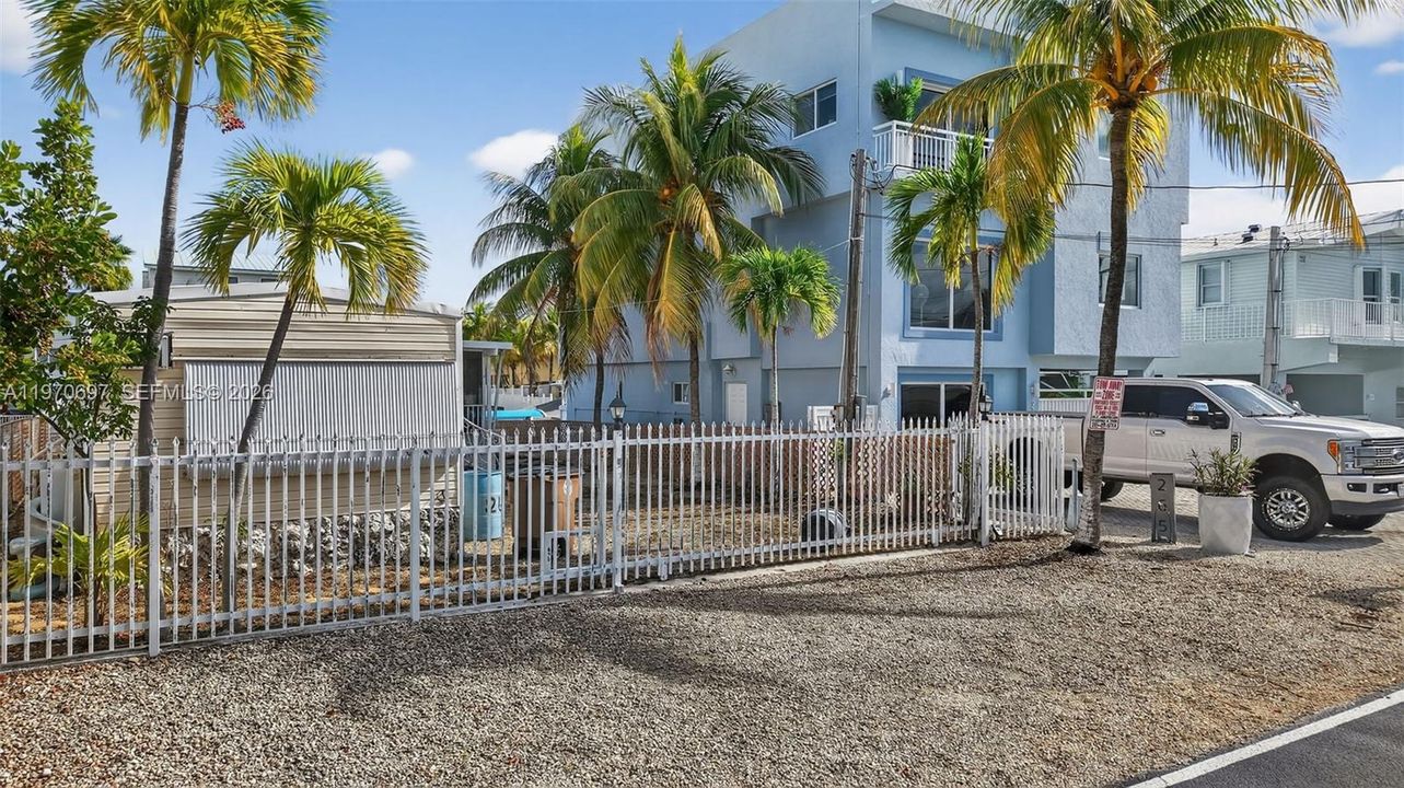 For Sale: $895,000 (2 beds, 2 baths, 720 Square Feet)