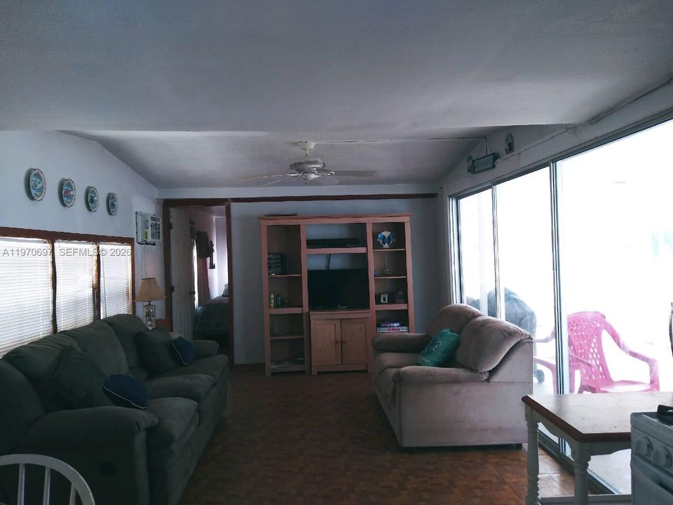For Sale: $895,000 (2 beds, 2 baths, 720 Square Feet)