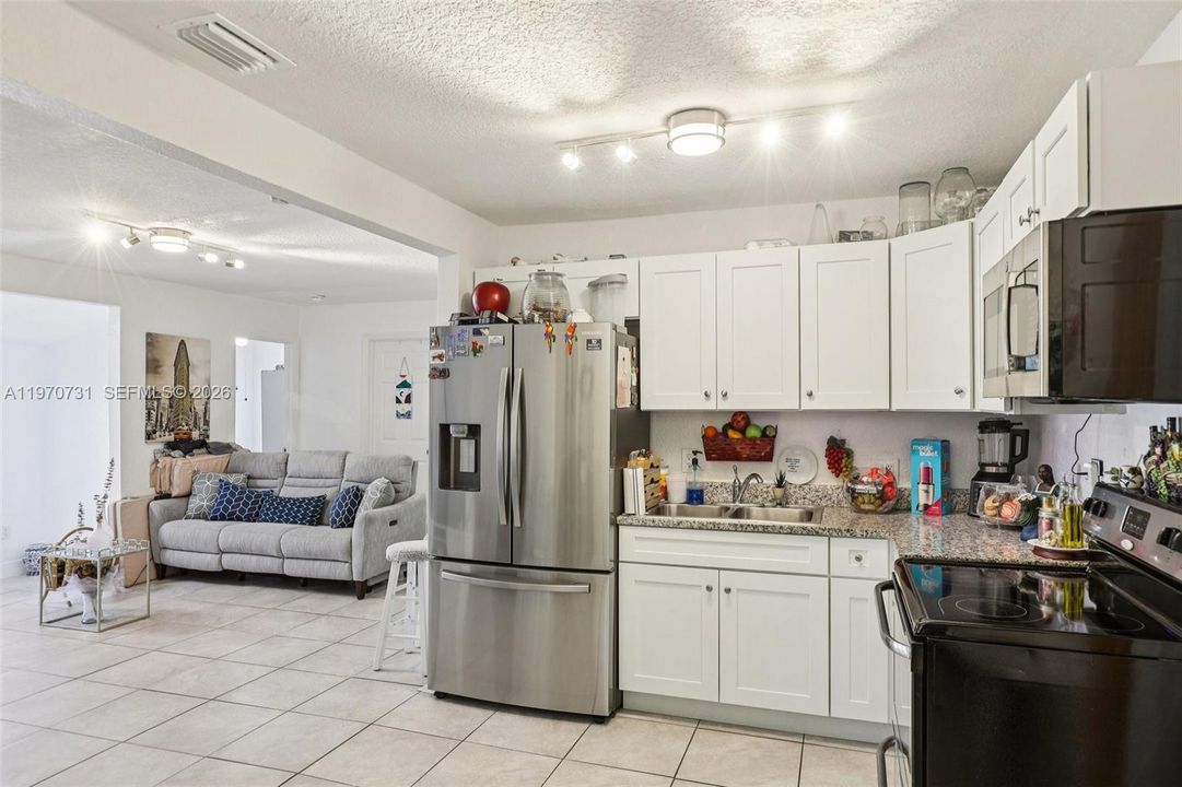 En Venta: $505,000 (4 camas, 2 baños, 1169 Pies cuadrados)