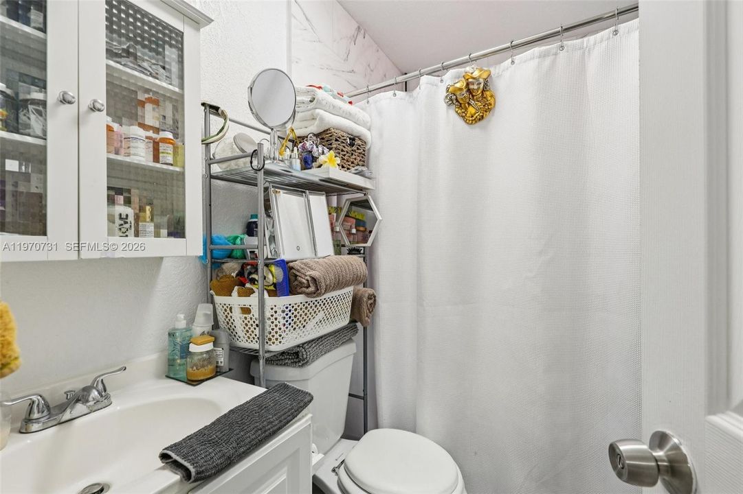 En Venta: $505,000 (4 camas, 2 baños, 1169 Pies cuadrados)