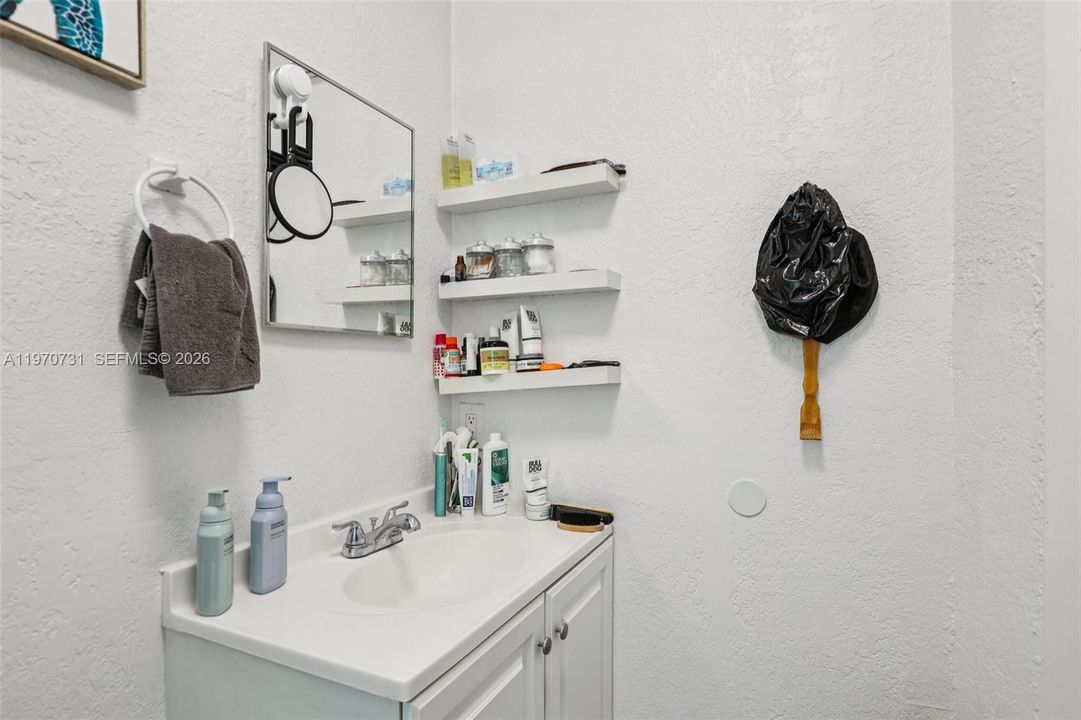 En Venta: $505,000 (4 camas, 2 baños, 1169 Pies cuadrados)