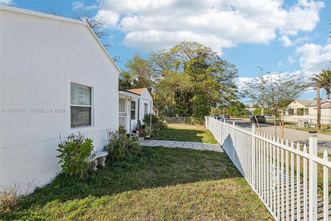 En Venta: $505,000 (4 camas, 2 baños, 1169 Pies cuadrados)
