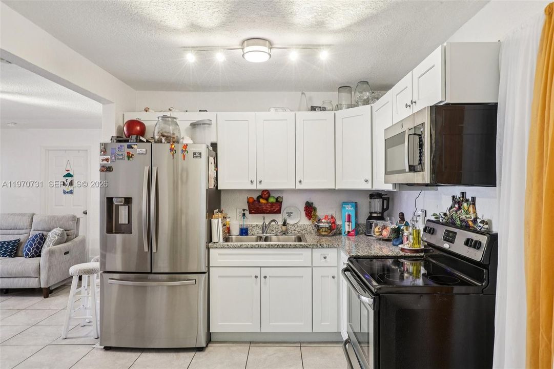 En Venta: $505,000 (4 camas, 2 baños, 1169 Pies cuadrados)
