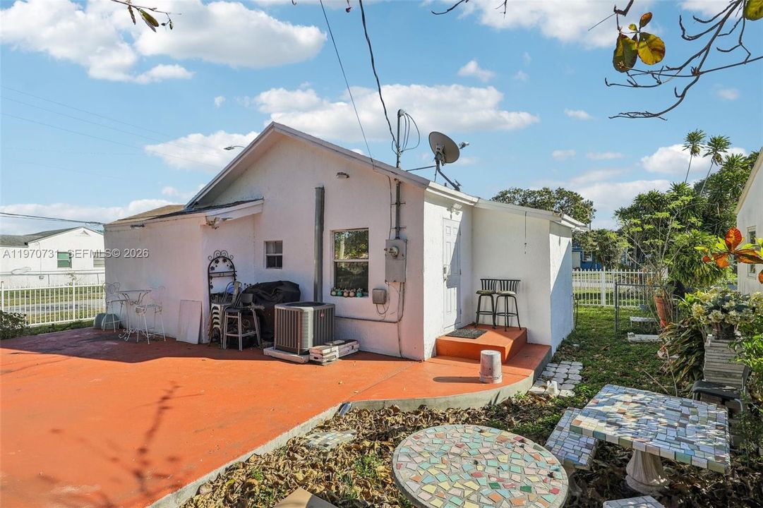 En Venta: $505,000 (4 camas, 2 baños, 1169 Pies cuadrados)