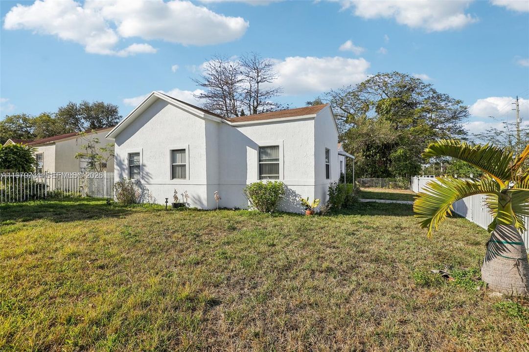 En Venta: $505,000 (4 camas, 2 baños, 1169 Pies cuadrados)