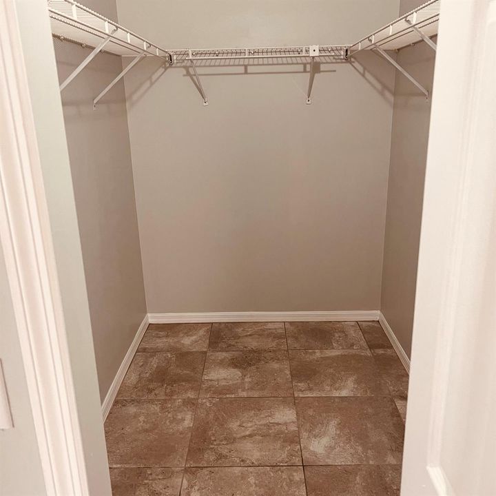 Mbedrm closet