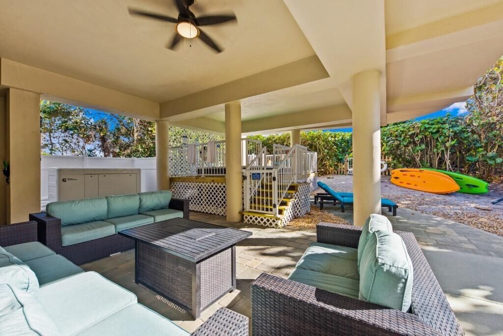 10330 Grd level patio 2