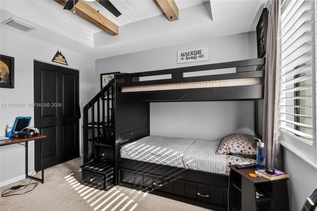 Third bedroom. Notice celings.