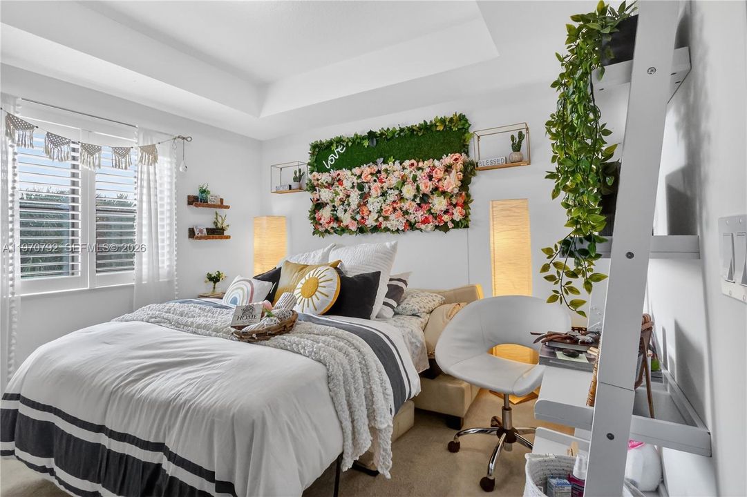 Second bedroom.